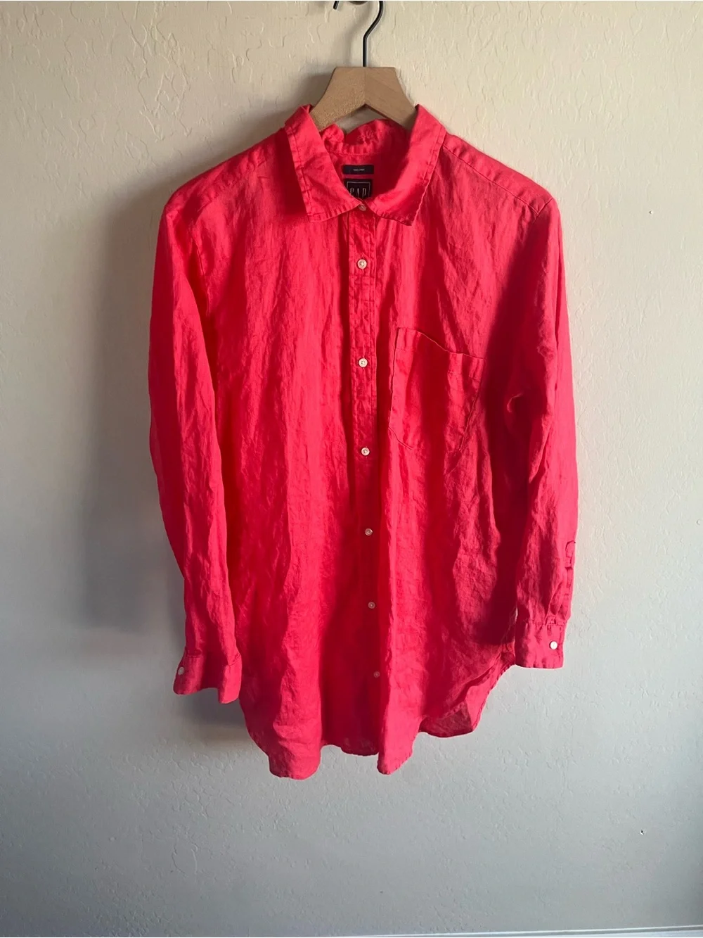 GAP 100% Linen Boyfriend Coral Button Down Shirt Size M Vacation Relaxed Classic - Picture 2 of 5